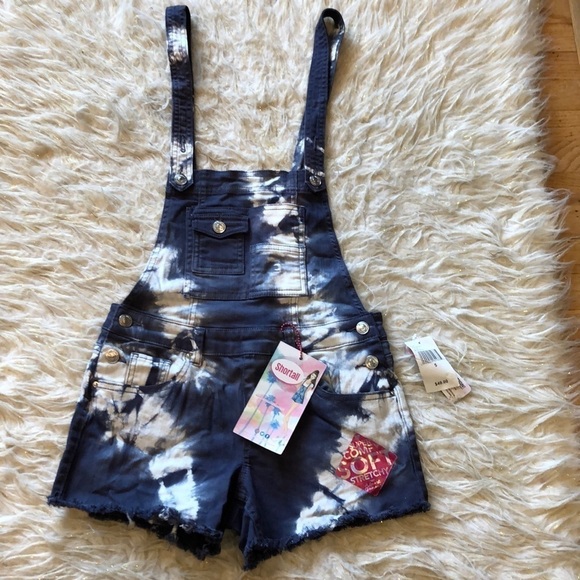 NEW Almost Famous Denim Short Overalls Tye Die Blue White Raw Hem Size 5 Summer - Picture 1 of 8